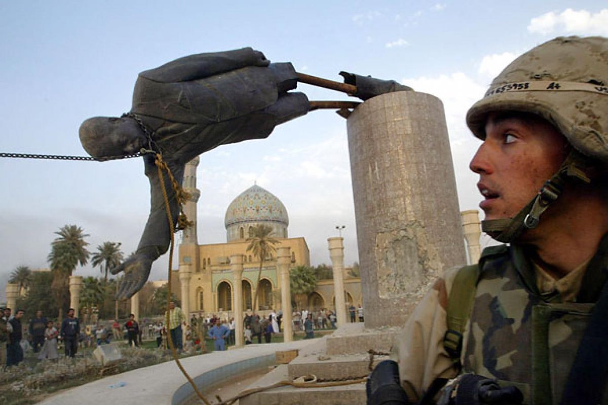 muslimportcom's tweet photo. 20 Mart 2003 | Amerika, 20 yıl önce Irak'ı işgal etti

📌 Geride insan hakları ihlalleri, sivil katliamları, işkenceler ve savaş suçları bırakan bu askeri hamle, hala daha istikrarı elde edemeyen bir ülkenin de başlıca mimarı oldu. https://t.co/fhww5fCc4m