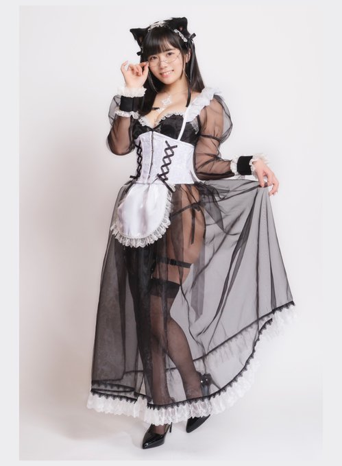 東雲はメイドになりました🖤

メイド服が好きすぎて
自分の理想のデザイン作っちゃった…🐈‍⬛

ちなみに着脱式でメイドランジェリーにもなるんだけど中も超～～かわいいの、

このフォトブックにガッツリ載ります☕️
予約してね🫣
🛒https://t