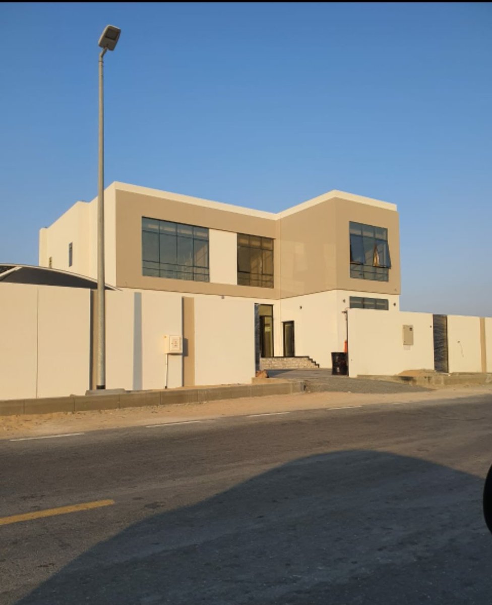 #للبيع #فيلا في #حوشي #الشارقة تتكون من 5 غرف نوم ماستر وصالة كبيرة ومجلس وملحق مساحة الارض 10 الاف قدم
تمليك للخليجييت والعرب
مصرح بناء فيلتين
للتواصل 0555670011