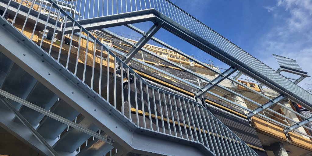 LINOVIM_immo's tweet photo. Quand l’Innovation par l’usage des utilisateurs se transforme en Immobilier d’Entreprise.
Linovim  a visité hier le chantier du projet MOVIES,  ZAC Via Silva basée à Cesson-Sévigné. Ce projet structurant se développe sur 16 127 m², et comprend 3 bâtiments aux usages mixtes https://t.co/UMuN2lbRff