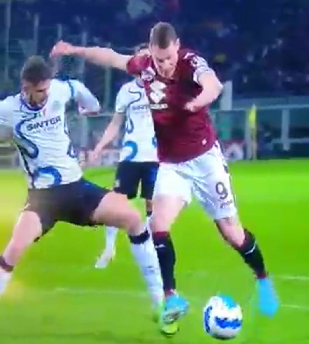 EStreetNeck's tweet image. “Inaccettabile in epoca di var.” #prescritti #falliti #interjuve #sukate
#spiaze