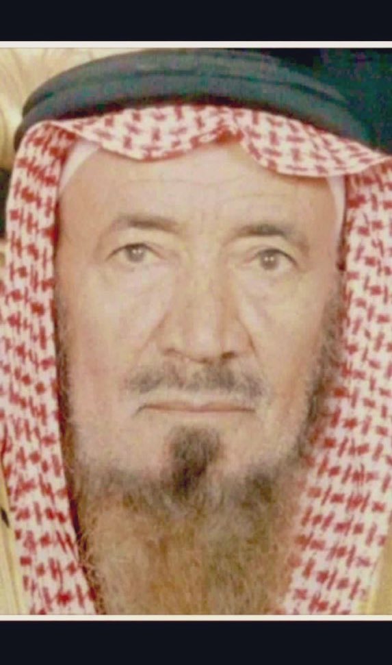 AlHamdandosr's tweet photo. الشيخ محمد بن شايع الحبشان #آل_حمدان رحمه الله حياة حافلة بالعطاء والإخلاص وبذل المعروف يدرك ذلك كل من عرفه ورأى ما يتحلى به من حسن المعشر ودماثة الخلق وعدم حب الإساءة لأحد بل, وكظم الغيظ مع ما يتحلى به من تقوى وورع ولا نزكي على الله أحداً https://t.co/iS74OTGB6a