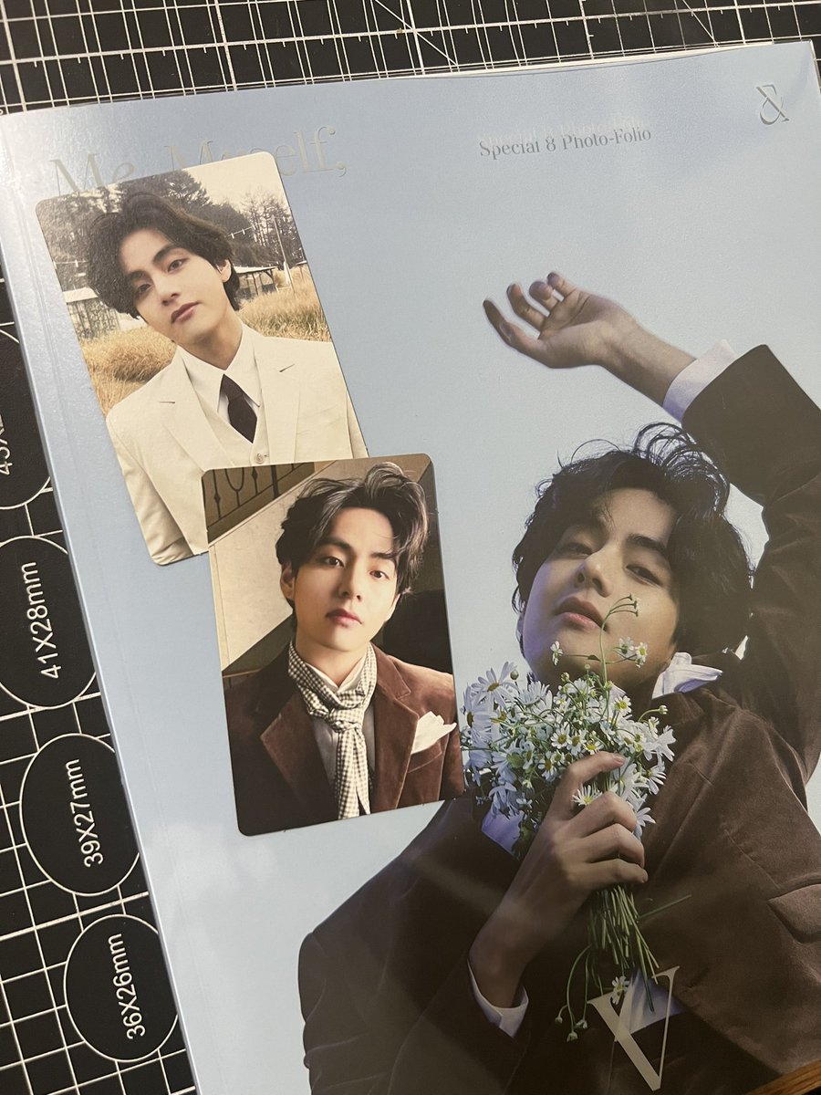 vminscart's tweet photo. WTS LFB PH

Taehyung Photo Folio Me, Myself Special 8
— with Darcy PC
— 2000PHP
— Mint Condi

t. vante v bts bangtan kim bridgerton https://t.co/PQ7BwL4hVO