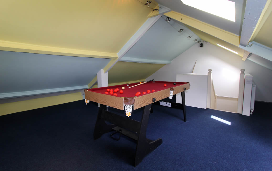 TheHolidayCots's tweet image. Book your next vacation to Wales and stay at the Edwardian No 81 Eastgate. It is a great base for visiting the vibrant city of Cardiff.
🛌Sleeps 1-6
theholidaycottages.co.uk/Glamorgan/15663 
#Eastgate #Cowbridge #Glamorgan #SelfCatering #Wales #Vacation #Edwardian #MarketTown #PlayRoom