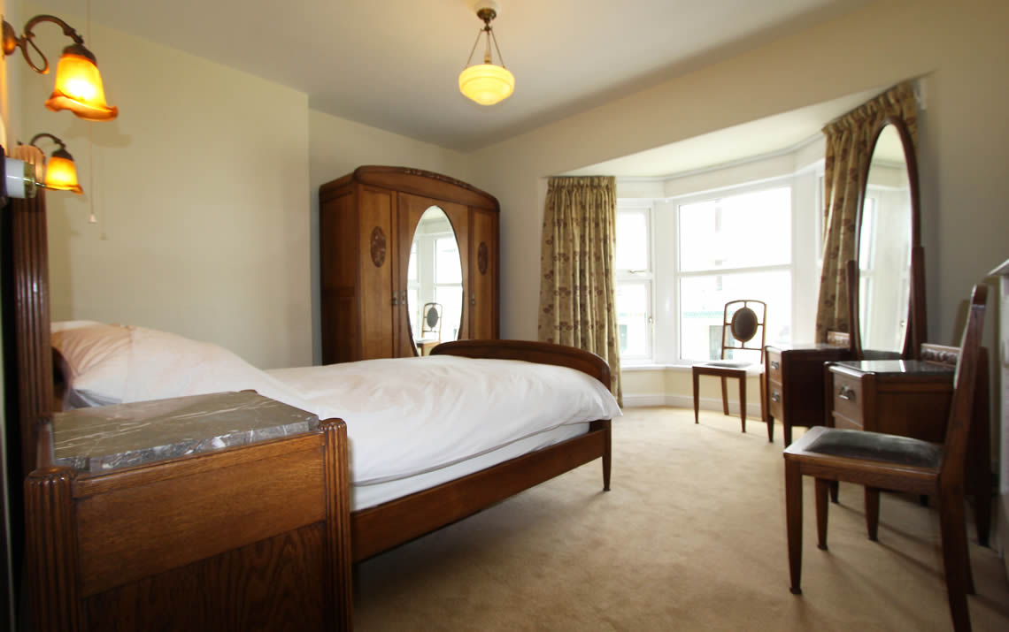 TheHolidayCots's tweet image. Book your next vacation to Wales and stay at the Edwardian No 81 Eastgate. It is a great base for visiting the vibrant city of Cardiff.
🛌Sleeps 1-6
theholidaycottages.co.uk/Glamorgan/15663 
#Eastgate #Cowbridge #Glamorgan #SelfCatering #Wales #Vacation #Edwardian #MarketTown #PlayRoom