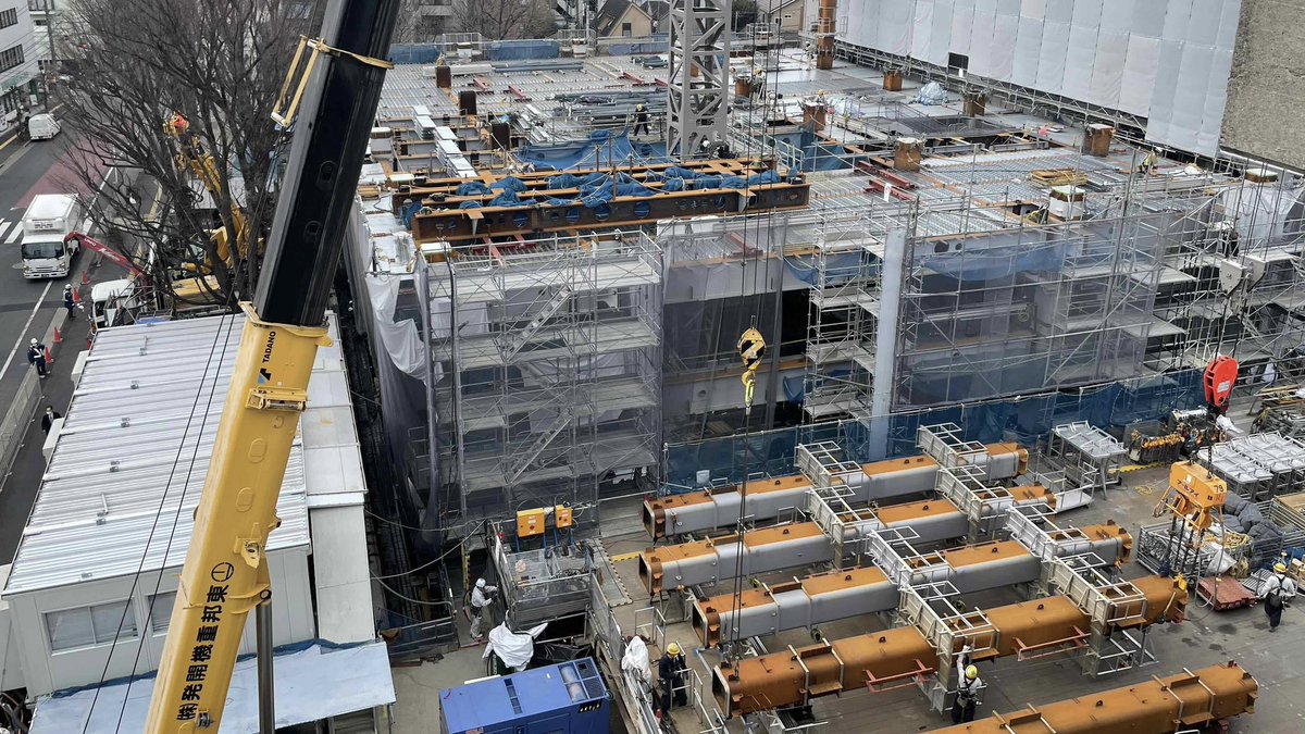 setagaya_eizen's tweet photo. 現在、本庁舎等整備の工事現場では、令和５年９月末の１期棟完成に向けて、地上部分��鉄骨組立て作業を行っています。引き続き安全第一で工事を進めていきます。＃世田谷　#世田谷区本庁舎等整備 https://t.co/z6m6QKm0Qs