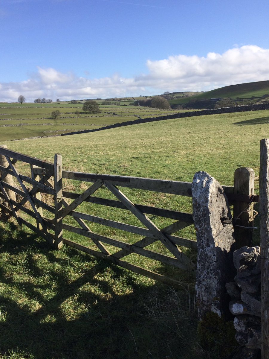 DfsStubbs's tweet photo. Brisk walk from #Tideswell to #Wheston via #Wormhill #Derbyshire #Dales #PeakDistrict https://t.co/DknidPIYH2