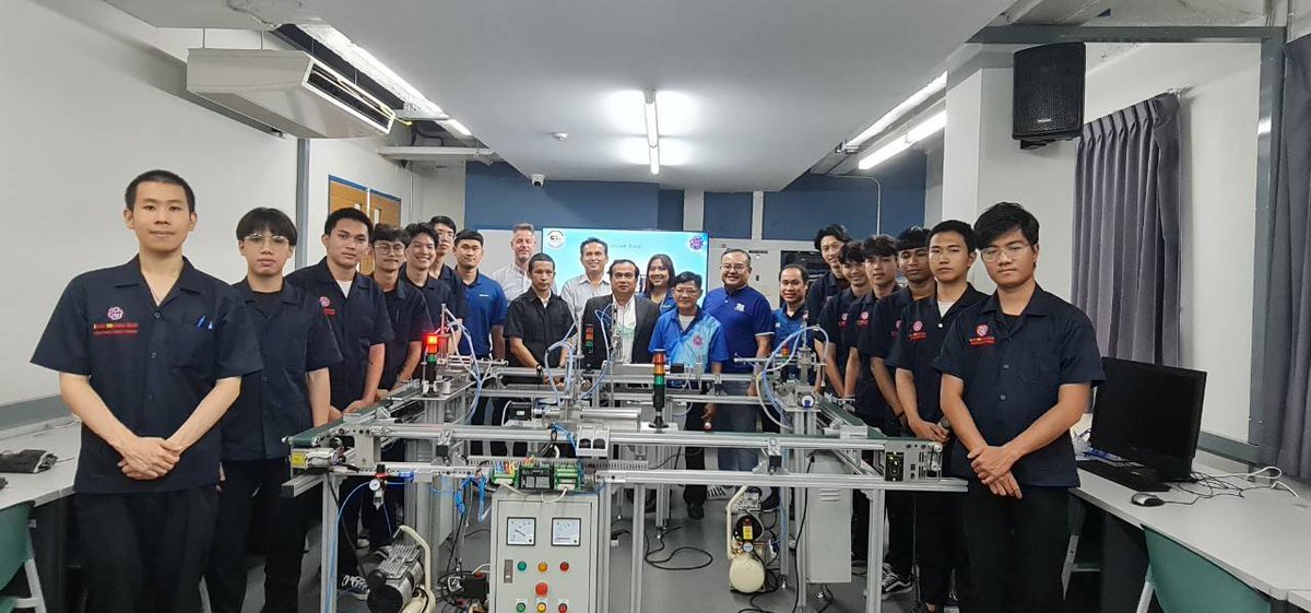 GermanThaiChamb's tweet photo. 1st time examination in English for the theoretical part of Mechatronics organised by #GTDEE based on the PAL Final Examination, 🇩🇪 standard. 12 #E_Tech students batch 2021 took the exam by producing the modular sorting system #PartnerforDVET #GTCC #PartnerInThailand https://t.co/KKlHSRVpCc