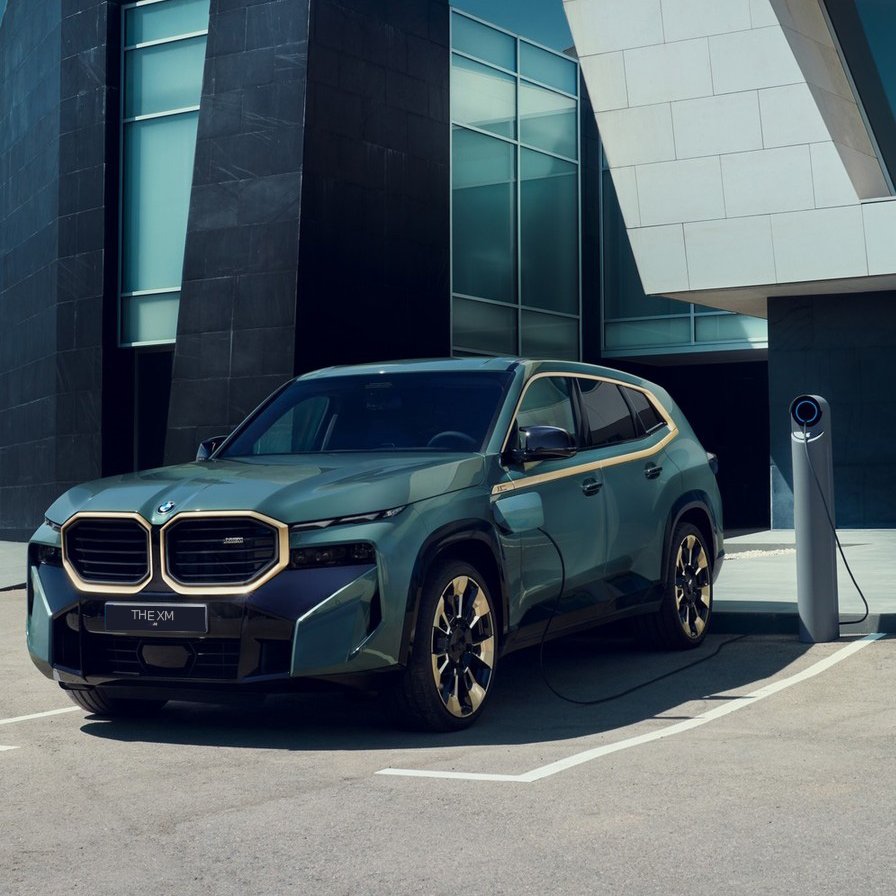 اتحاد القوة بين X وM. استكشف سيارة XM الأولى من نوعها على الإطلاق.

#BMWOman #BMWXM