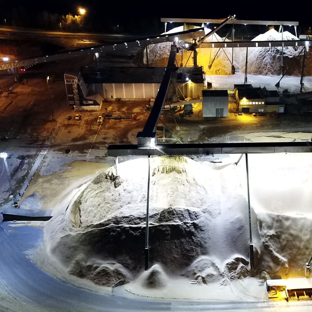 Energisystem's tweet photo. Södra Mörrum belyser flisstackarna med Titan https://t.co/h0ris1HrXw https://t.co/kuUSM2Ehjt