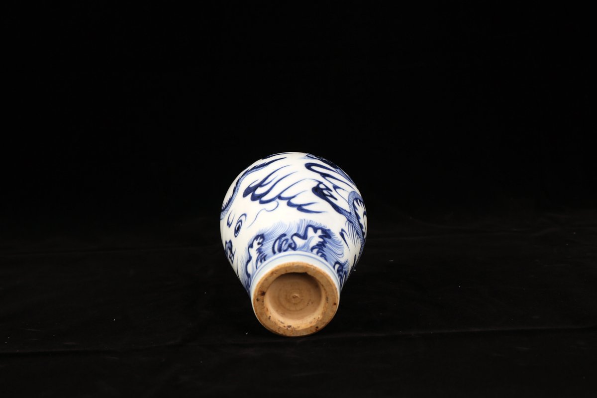Blue and white vase with dragon pattern

View auction details, art exhibitions and online catalogs; and collections of contemporary, impressionist or modern art, #Asian antiques #Chinese art.

liveauctioneers.com/item/147572416…

#exhibition #kawaseshinobu #japaneseporcelain #porcelain