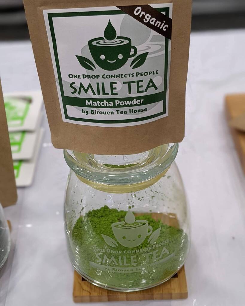 Smiletea77's tweet photo. Happy Monday y’all ☺️ Hope you are sipping on some tea to kickstart your week ✨

Today, we’d like to introduce our tea selection once again🍵❤️‍🔥

1. Ceremonial grade matcha🍵 Bright green color suggests its freshness and you will be surprised by its silky sweetness and umami.… https://t.co/TZRV1OGX09