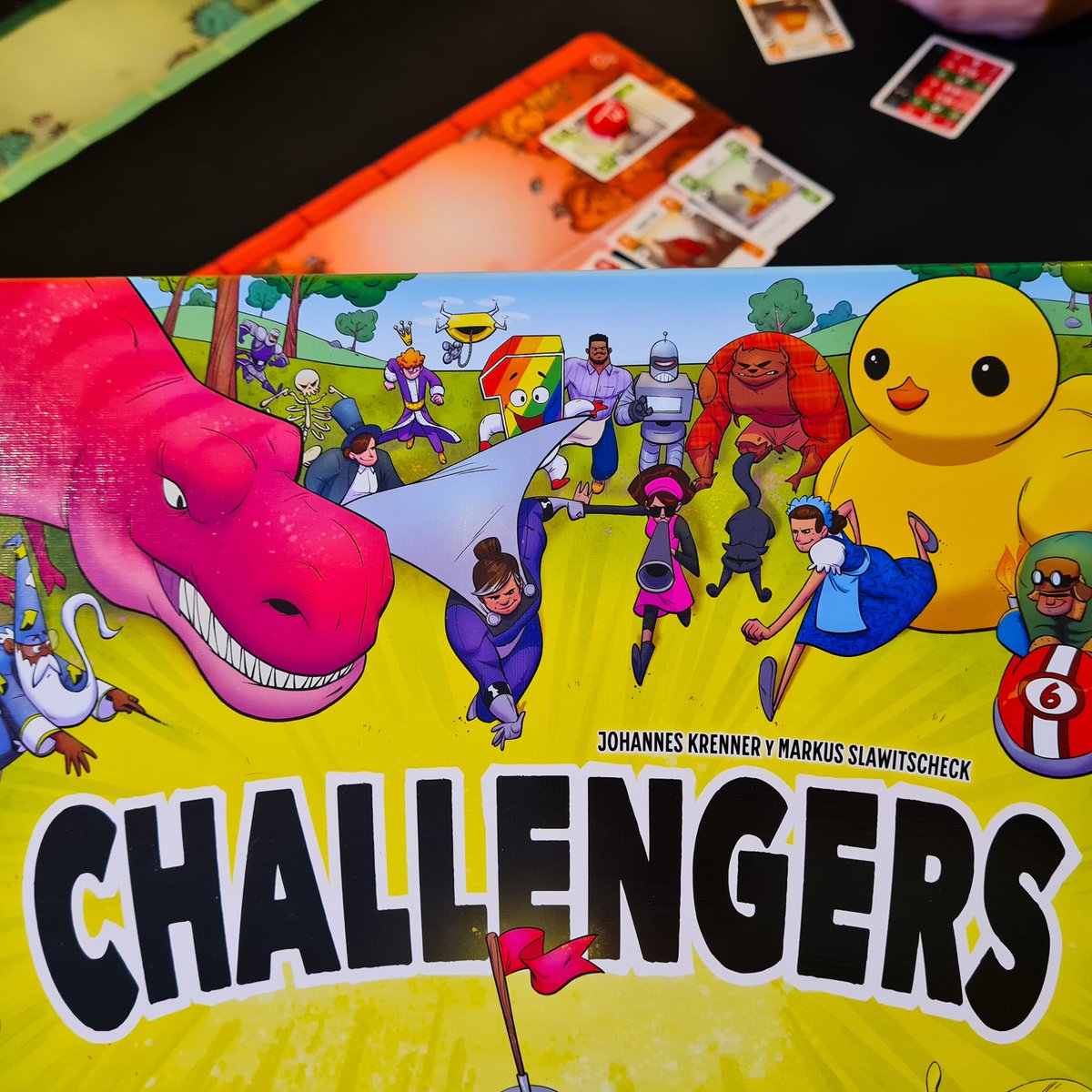 Sigue triunfando este Challengers cada vez que sale a mesa! Sencillo, rápido, muy original y con tensión y risas aseguradas!