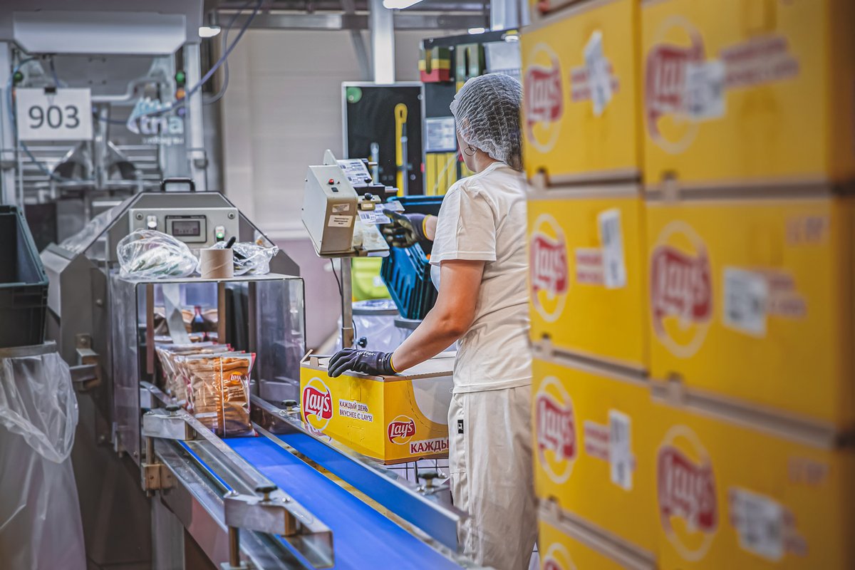 ESA_Snacks's tweet photo. PepsiCo’s sustainable packaging vision is to build a world where packaging never becomes waste♻️
The ambition is to eliminate virgin fossil-based plastic in all of its savoury snacks bags in Europe by 2030!🙌
Read more 👉https://t.co/2B0GQMqw2x
#MakingSnackingMoreSustainable https://t.co/SKRjVT3Wxh