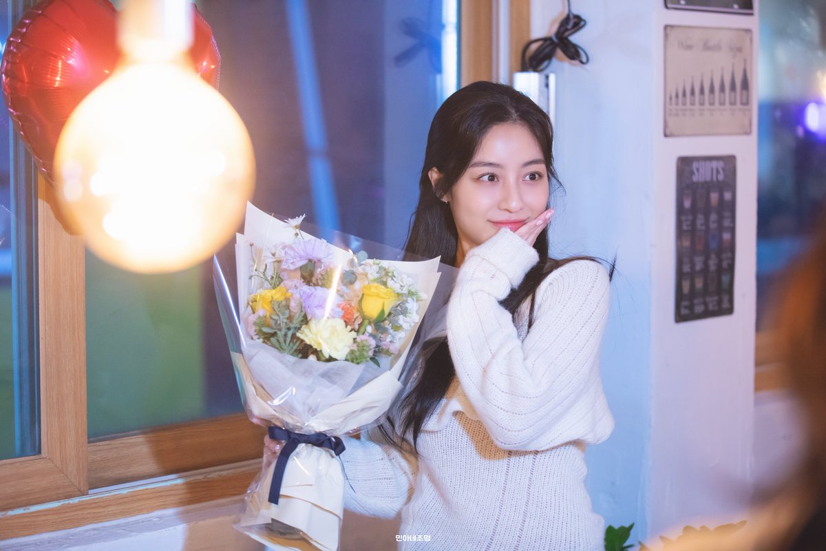 minahlight's tweet photo. 230319 #강민아 

오늘이 가기 전에!!!! 
생일 축하해요 ><♥

@minah320 https://t.co/598gOSC1wy