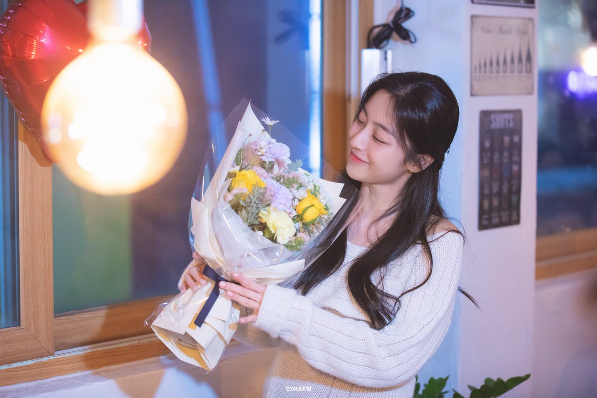 minahlight's tweet photo. 230319 #강민아 

오늘이 가기 전에!!!! 
생일 축하해요 ><♥

@minah320 https://t.co/598gOSC1wy