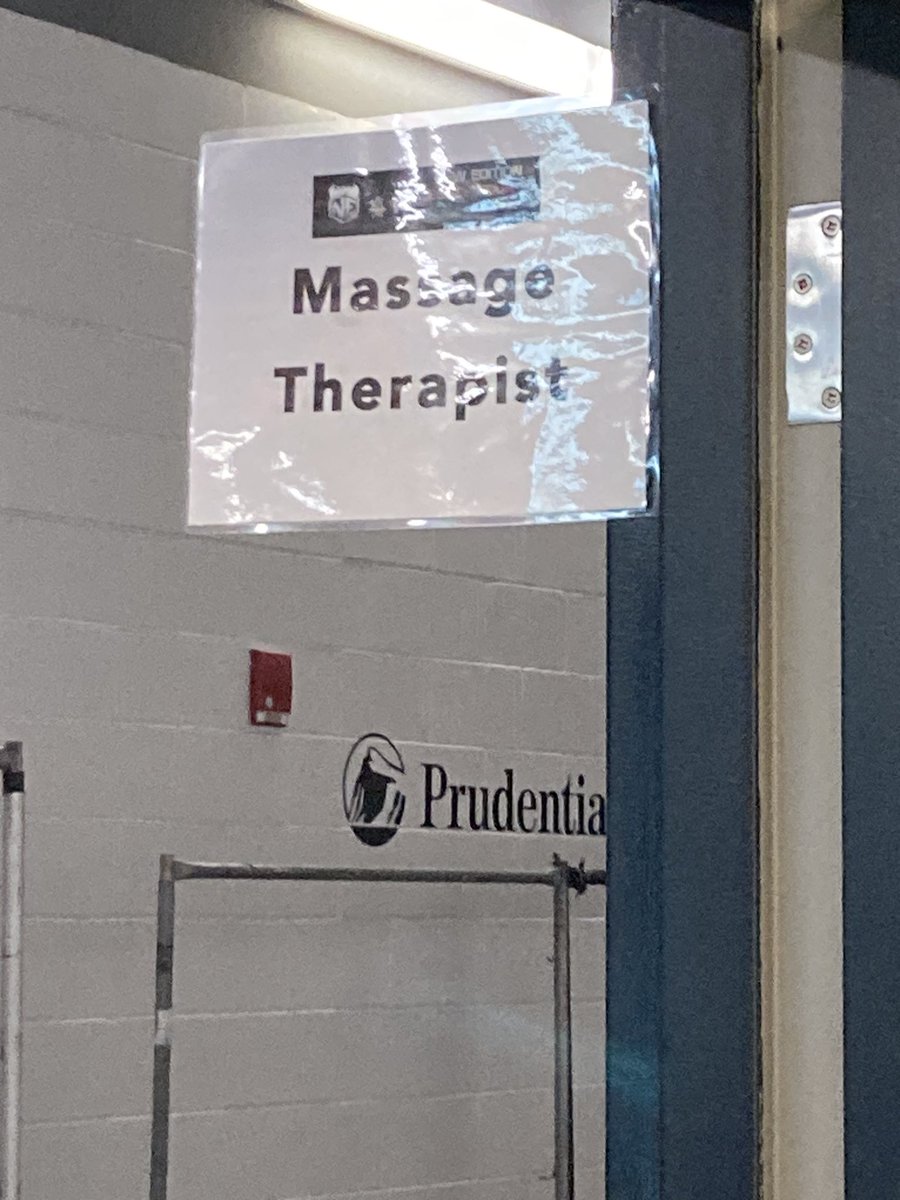 Shhh_treatment's tweet photo. When you receive that call asking if you can come to the Prudential Center, and be the massage therapist on site for the New Edition Legacy Tour. You seize the opportunity #massagetherapy #massagetherapist #rest #relax #music #prudentialcenter #newedition https://t.co/ulSyvslCl1