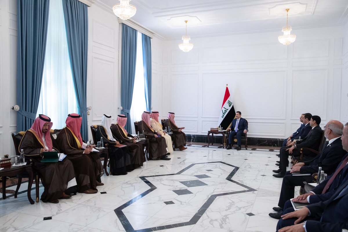 malkassabi's tweet photo. تشرفت اليوم في بلاد الرافدين ومهد الحضارات، بلقاء دولة رئيس مجلس الوزراء العراقي السيد محمد شياع السوداني، ناقلاً تحيات وتقدير خادم الحرمين الشريفين وسمو ولي عهده الأمين لفخامته، وتمنياتهما للعراق الحبيب المزيد من التقدم والازدهار. https://t.co/Y5bEQWIK5m