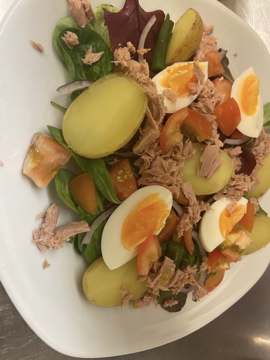 Our Tuna Nicoise Salad is going down well today! 

#soupasalads #healthyliving #healthyfood #corby