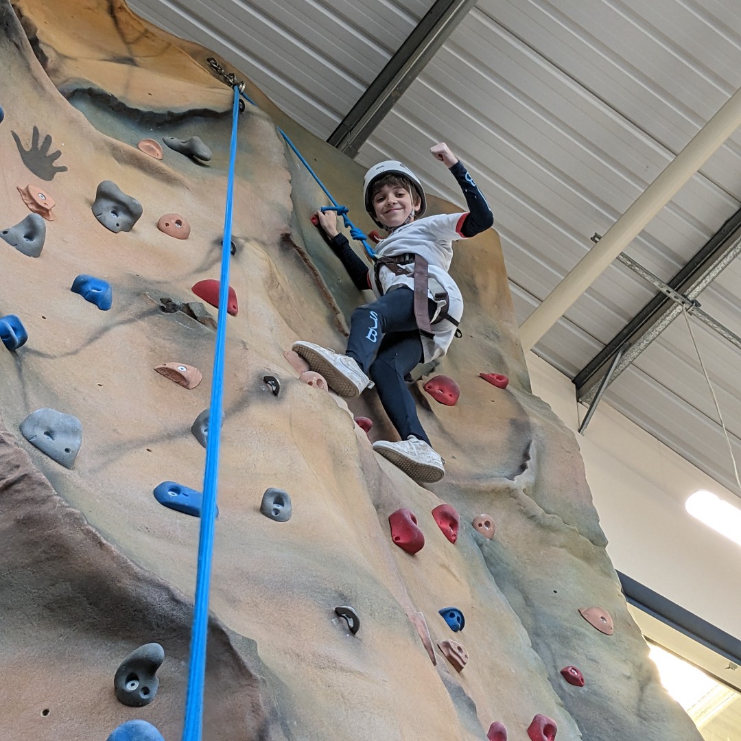 SJBWindsor's tweet photo. Last week, our #SJBWindsor boys went above and beyond to reach new heights. They climbed a total of 3296m - that's over 10,000 feet! Their incredible efforts raised money for their @Greenpowertrust challenge to build and race an electric car. #SJBscience #teamwork https://t.co/wBvZp0GdYF