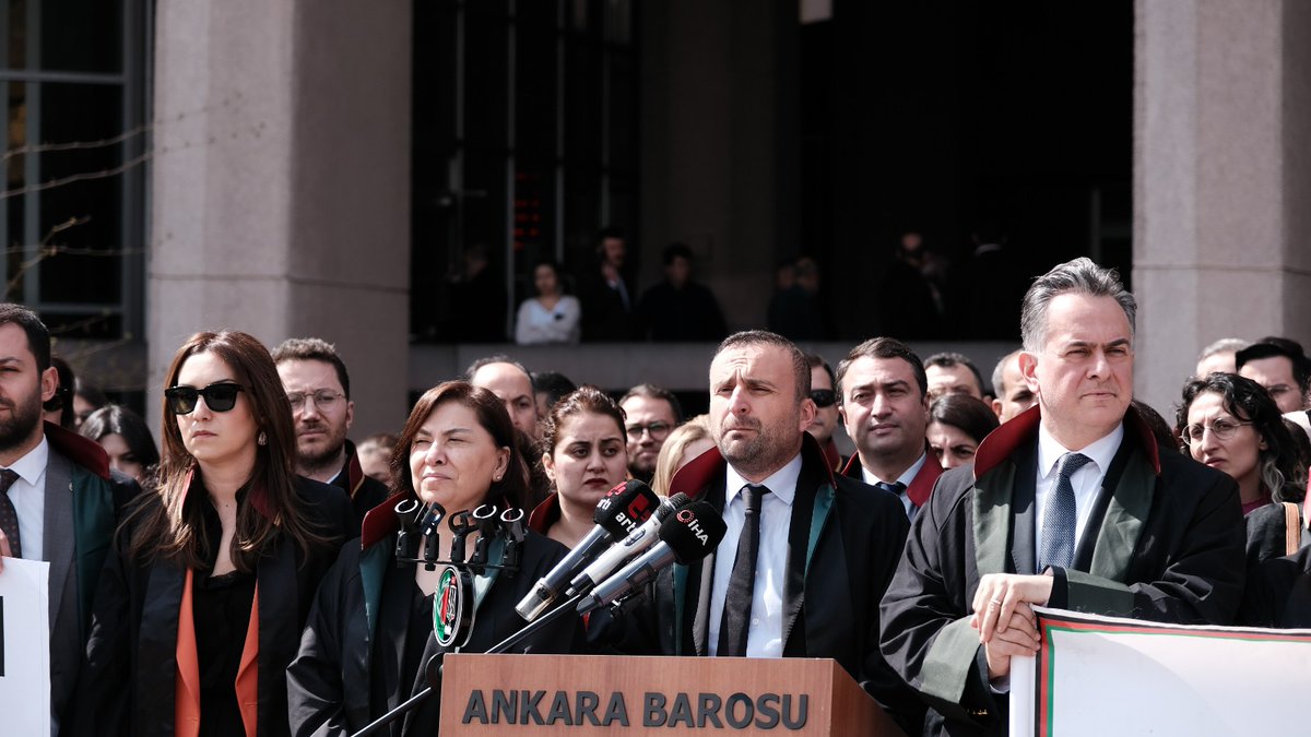 muskoroglu's tweet photo. Kamuda görev yapan tüm meslektaşımız adına Ankara Barosu olarak verilen sözlerin yerine getirilmesinin takipçisi olacağımızı yeniden ilan ediyoruz. 
Mesleğimiz hak ettiği saygınlığa kavuşuncaya dek çalışacağız ve mücadele etme kararlılığımız devam edecektir
@kamuavukatlari
🙏 https://t.co/PRtrMJzNB7