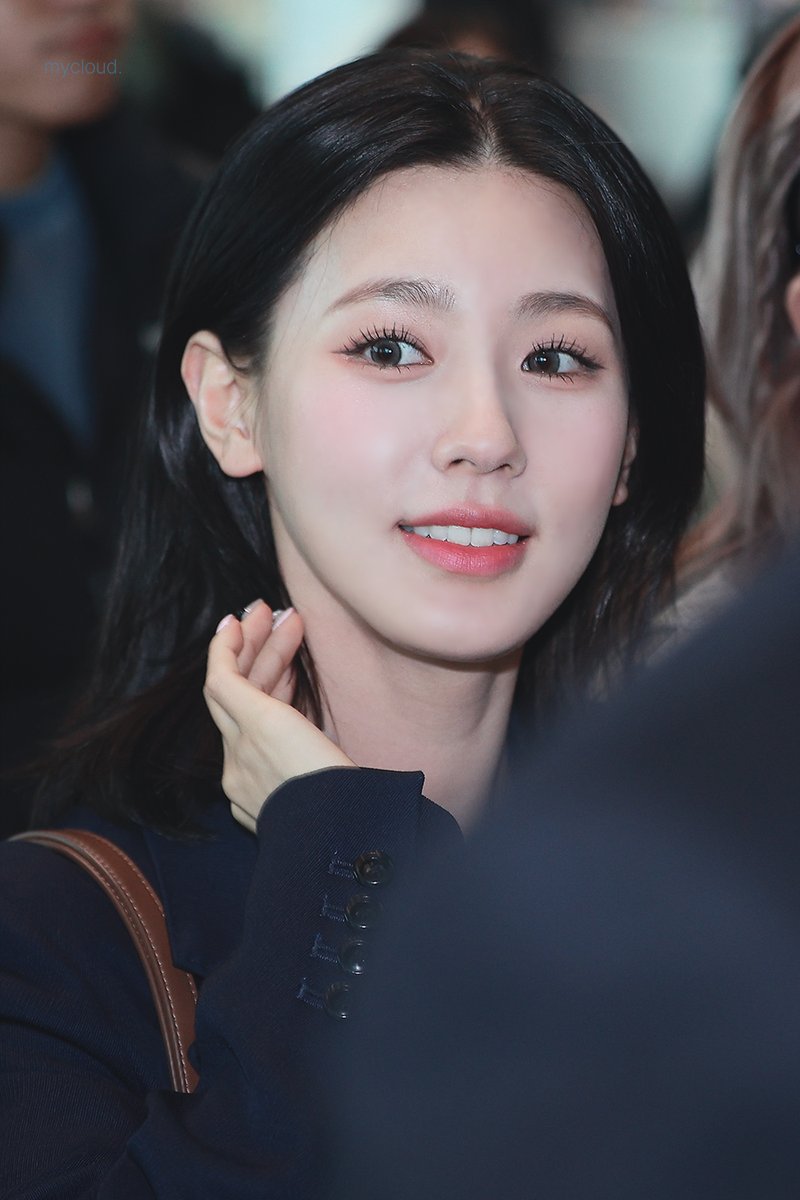 230317 😇🔫
#미연 #MIYEON #여자아이들 #GIDLE #아이들