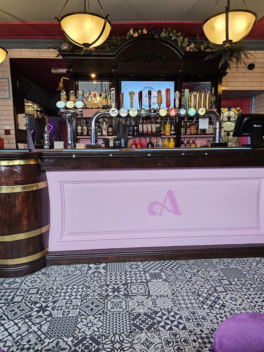 NEWCASTLECITYU1's tweet photo. Welcome to bar 237 #Alfies formerly Newbridge Neighbourhood bar. 8.80 for a #Carling and a #Rekorderlig. Music is artful dodger/jamiroquai vibe lots of promotions including a happy wheel spin. #allthebars #ncl #nufc #gatesheadfc #f4f https://t.co/glKmGvT7aZ