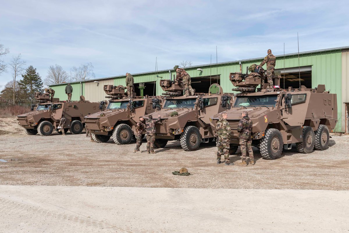 COM_ECIA's tweet image. La #PRETS a débuté pour les légionnaires du @2eEtranger. Au programme de cette première semaine, rappels doctrinaux et techniques permettant au centre opérations de mécaniser ses procédures sous #SICS et aux équipages #GRIFFON de démontrer leurs savoir-faire. #CombatScorpion
