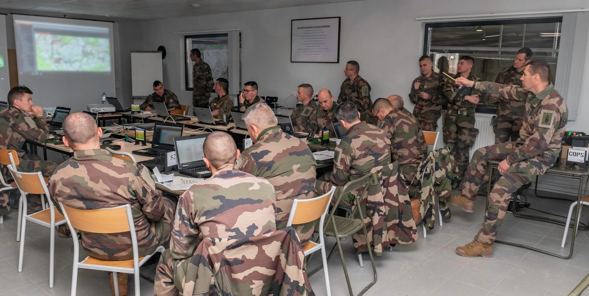 COM_ECIA's tweet image. La #PRETS a débuté pour les légionnaires du @2eEtranger. Au programme de cette première semaine, rappels doctrinaux et techniques permettant au centre opérations de mécaniser ses procédures sous #SICS et aux équipages #GRIFFON de démontrer leurs savoir-faire. #CombatScorpion