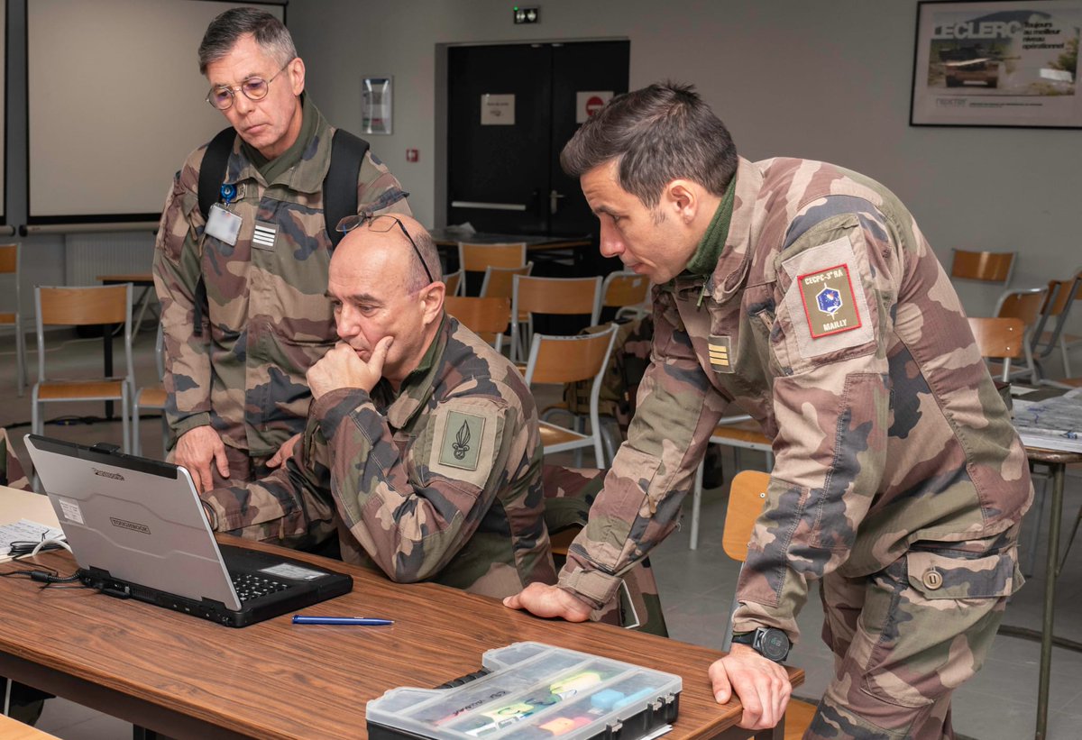 COM_ECIA's tweet image. La #PRETS a débuté pour les légionnaires du @2eEtranger. Au programme de cette première semaine, rappels doctrinaux et techniques permettant au centre opérations de mécaniser ses procédures sous #SICS et aux équipages #GRIFFON de démontrer leurs savoir-faire. #CombatScorpion