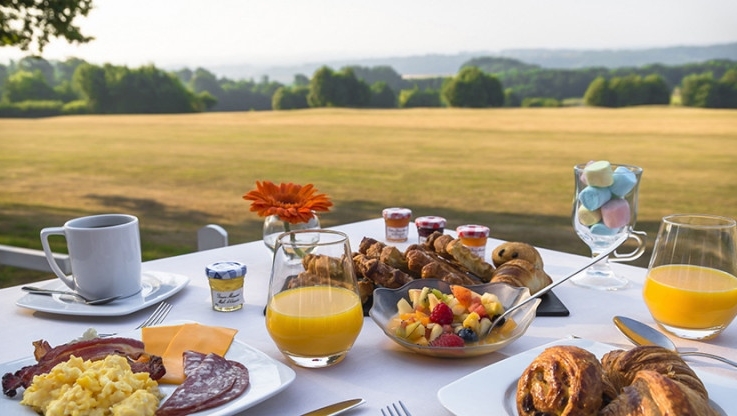 asaguestfr's tweet image. C'est le #Printemps ! 😍

Qui dit printemps, dit l'arrivée des beaux jours ! 
Profitez-en pour flâner à l'Hôtel Regent's Garden à Paris 
(+10 pour le jardin) et faire une partie de golf au soleil à l'Hôtel du Golf 🏌️‍♀️

#asaGuest #hotel #tourismedurable #paris