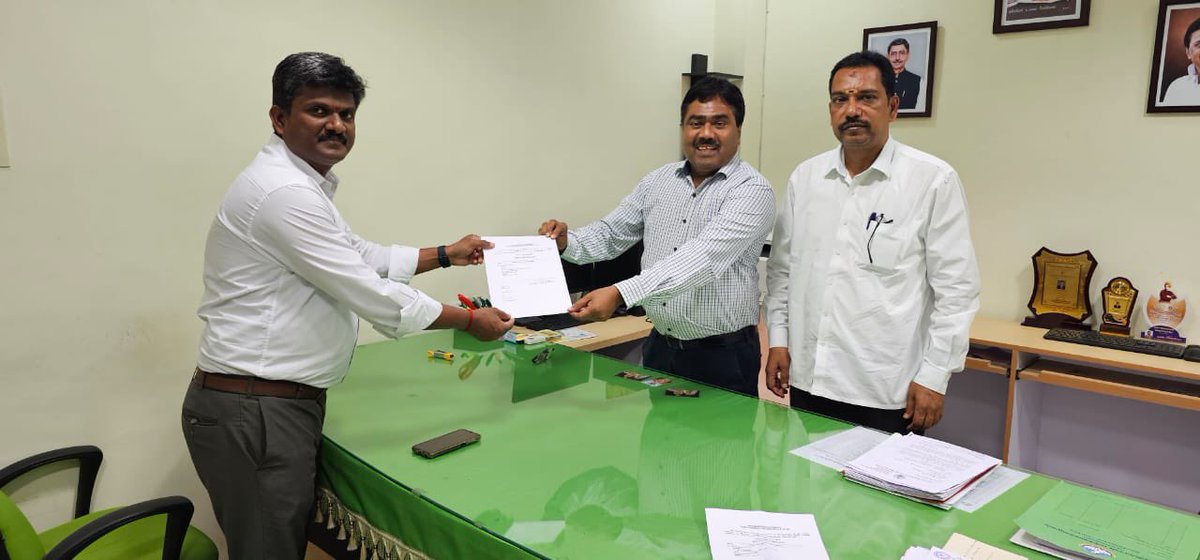 பாரதிதாசன் பல்கலைக்கழகத்தின் செனட் உறுப்பினராகப் போட்டியின்றி தேர்ந்தெடுக்கப்பட்டுள்ள எங்களது தலைமைச் செயல் அதிகாரி டாக்டர் ஆர்.சக்திகிருஷ்ணன் அவர்களை மனதார வாழ்த்துகிறோம். #SKPEC #SKP_Engineering_College #SKP_Institutions #Tiruvannamalai #engineering #CBSE #matriculation #MBA