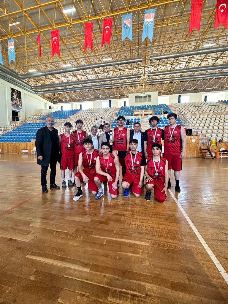 EROLKOCA1's tweet photo. 2022-2023 Sezonu Okul Sporları Genç Erkekler #Basketbol Kumluca İlçe Birinciliği müsabakaları ödül töreniyle sona erdi. Şampiyon Kumluca Sınav Koleji oldu 
Dereceye giren tüm takımları tebrik ederiz.
📍Kumluca Spor Salonu @kasapoglu @GSB_Antalya @atayuslu @YGrhan @AntalyaValilik https://t.co/bP2hCYJgEz
