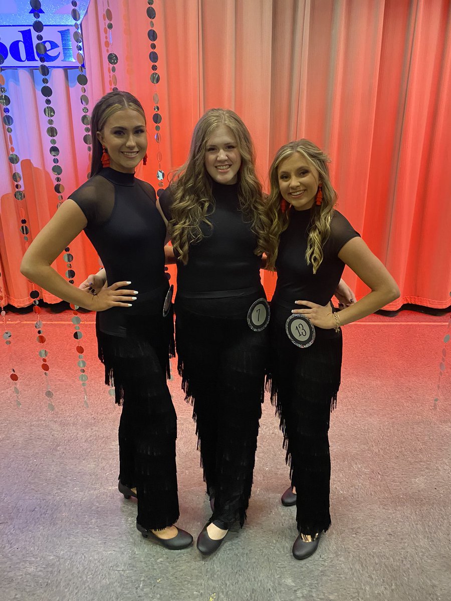 Model_volleyball tweet media