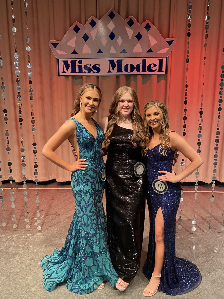 Model_volleyball tweet media