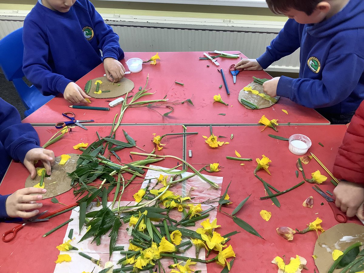 llanrhidianp's tweet photo. #LlanPysgodyn The rain didn’t stop us foraging for natural resources to make our nature Easter Eggs. #LlanFun #LlanOut #LlanExp #LlanRE #LlanEco https://t.co/cy8kAMPbER