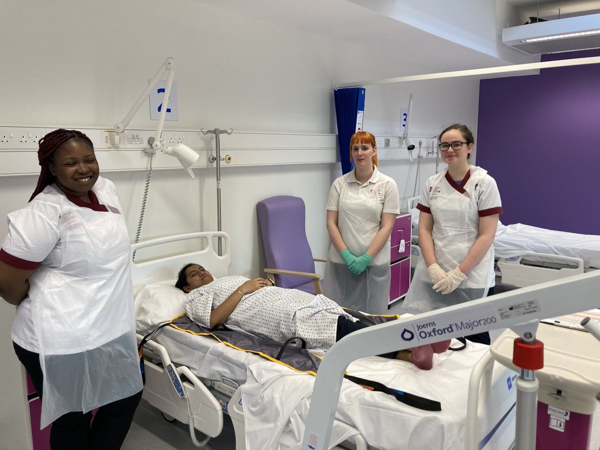 Very proud of our @OT_SHU students who led simulated scenarios on the @Hallam_VC visit to the new ward today while on their leadership placement @SAmoyawOT @AliceBirchOT Eleanor Wilson 👏👏👏