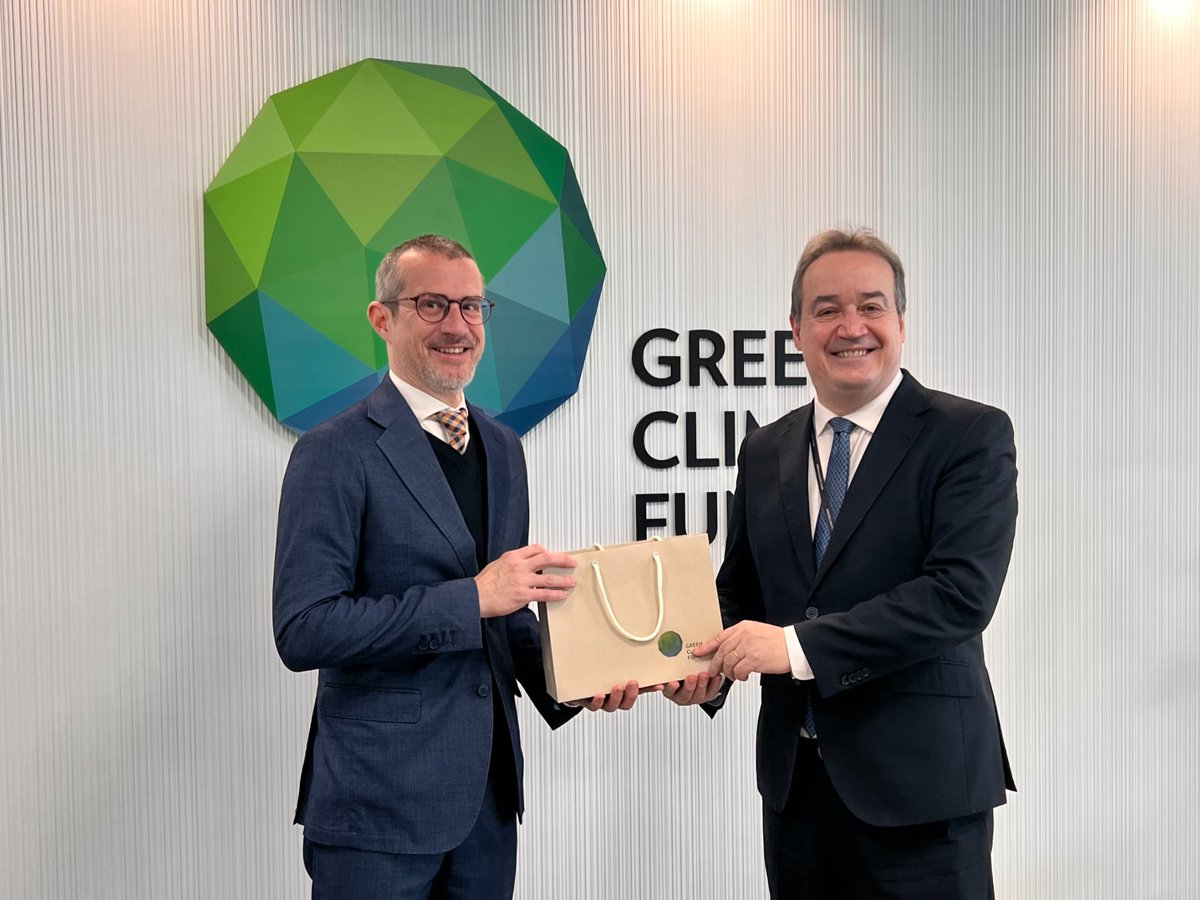 Yannick Glemarec (@yannickglemarec) on Twitter photo Delighted to meet 🇸🇮 Amb. Jernej Müller at our HQ and discuss <a href="/theGCF/">Green Climate Fund</a>'s catalytic role in accelerating #climateaction in the Pacific and the blue economy. We appreciate #Slovenia's support to GCF and its commitment to averting catastrophic climate change. Delighted to meet 🇸🇮 Amb. Jernej Müller at our HQ and discuss <a href="/theGCF/">Green Climate Fund</a>'s catalytic role in accelerating #climateaction in the Pacific and the blue economy. We appreciate #Slovenia's support to GCF and its commitment to averting catastrophic climate change.
