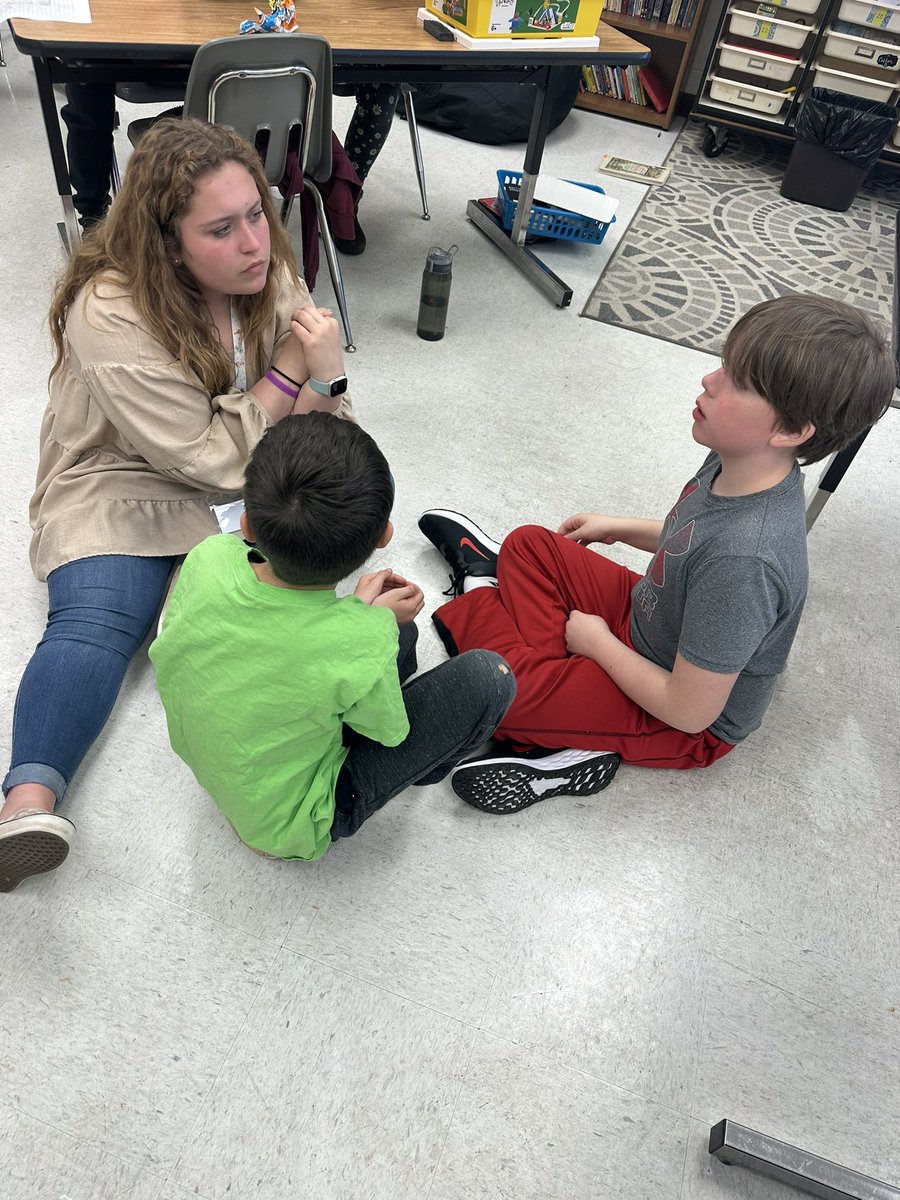 LCPSMrsE's tweet photo. Brainstorming and collaborating with our partners to design a ride that represents a story character or famous Virginian. @RoundHillES @AlgorithmChef https://t.co/e0FoQzVWTM