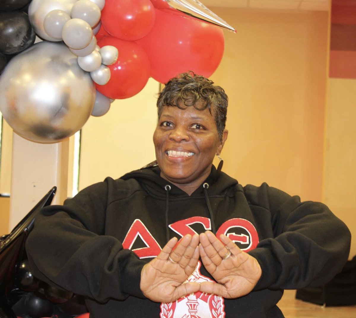 Holly Lawson🔺 tweet media