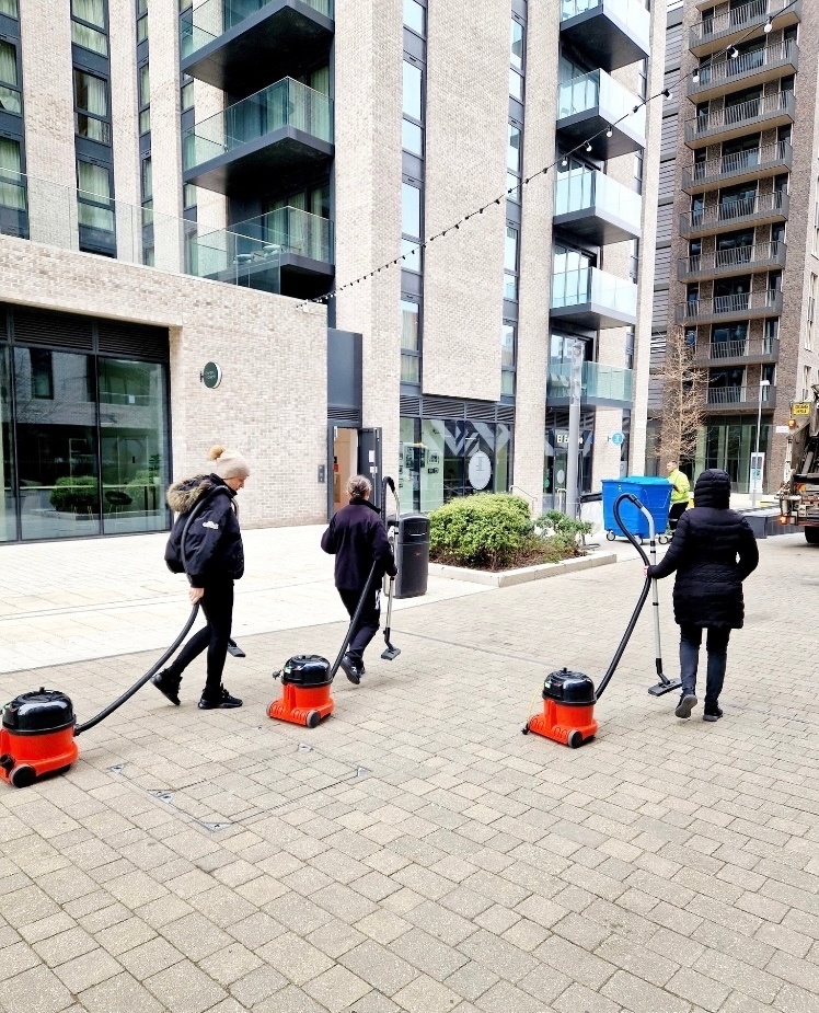 TheHorsfall's tweet image. A random photo submission from @theshoopery⁠
⁠
"Taking the suckers for a walk"⁠
⁠
Festival of Randomness:⁠
25th March⁠, 12-3pm⁠
Cutting Room Square⁠, M4 6BF⁠
⁠
#Random #RandomArt #RandomObjects #MCREvent #TheFutureIsOursFestival #MCRFestival #Ancoats #TheFutureIsOurs