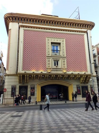 El sábado estuve en una despedida con mis amiga en una famosa discoteca del centro de Granada y esto fue lo que ocurrió 👇