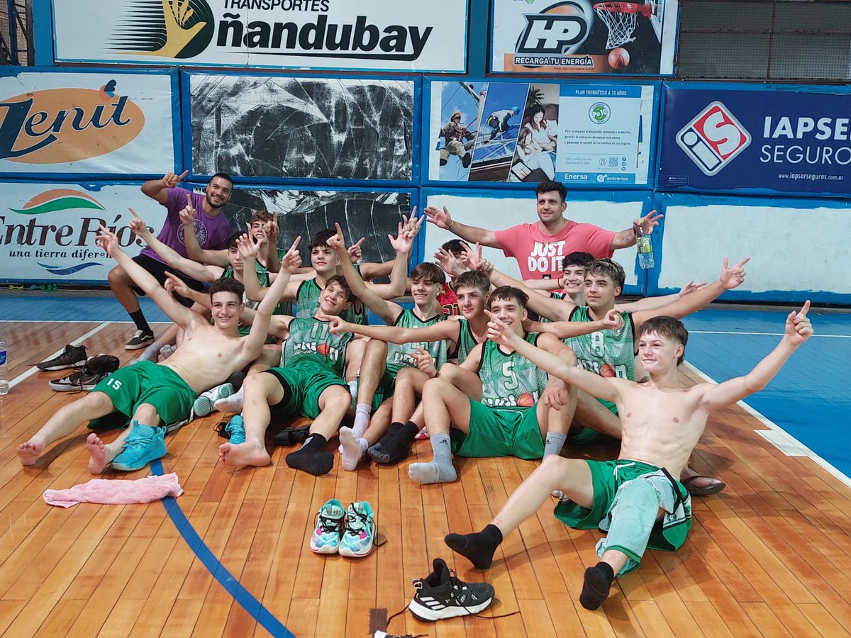 #Formativas #ElEquipoDeLaCiudad 💚
EL VERDE A LA LIGA PROVINCIAL U17 

Por la Pre Liguilla venció a Olimpia (83-39) y Sionista (68-62) y clasificó a la Liga Provincial de Menores.