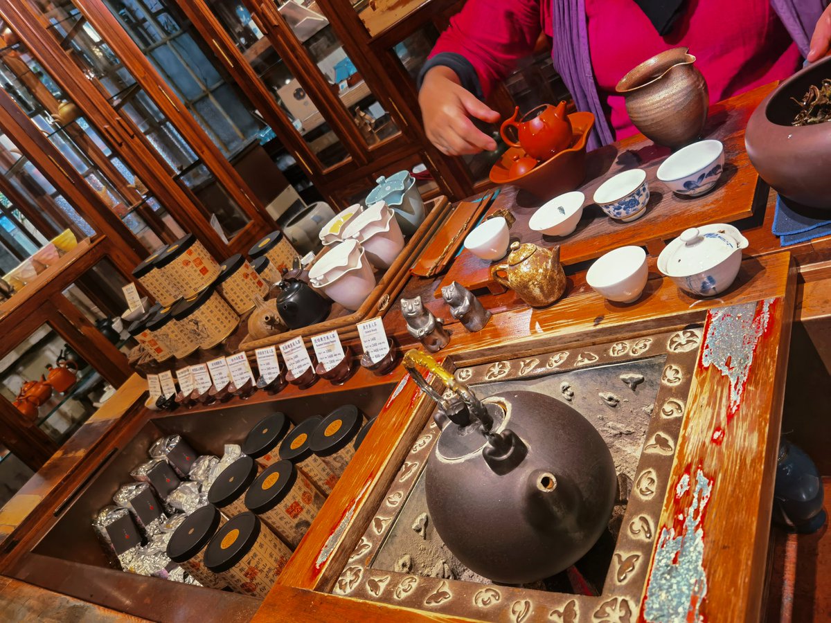 ToqaReign's tweet image. went to see Jiu Fen last Saturday.  it was a shame it was a little rushed  since I joined a day tour, but still saw some amazing sights and bought some dope tea 😜