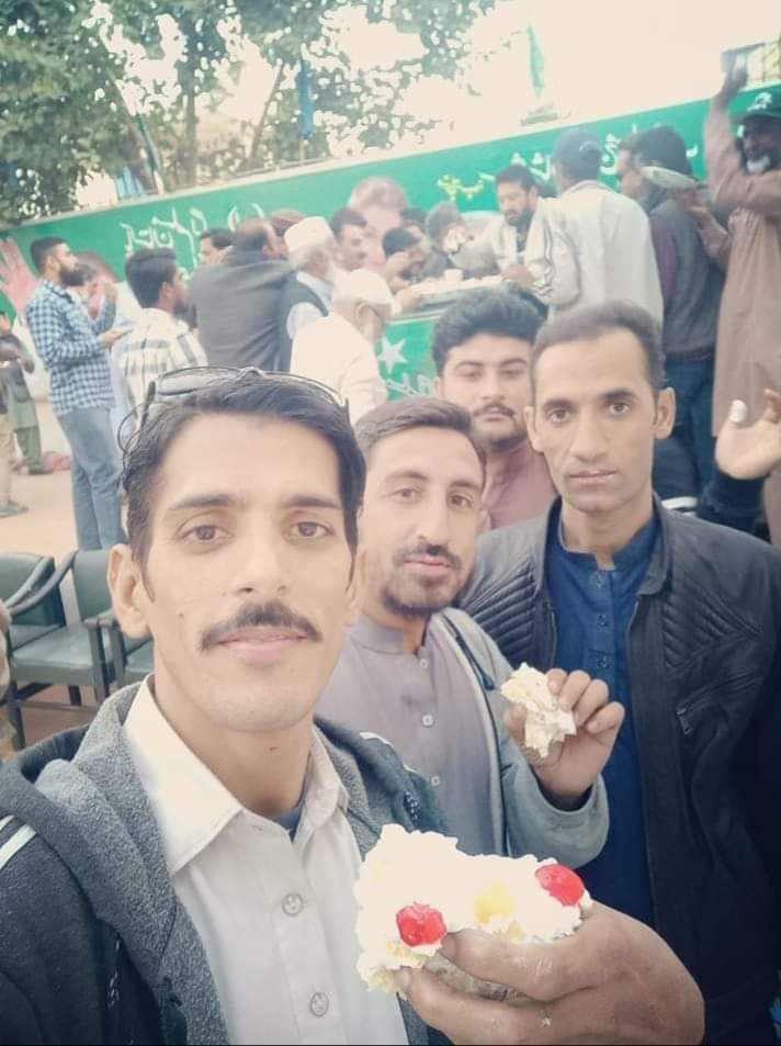 Saadkhan_YMT's tweet photo. سوشل میڈیا ٹیم کراچی کراچی کے متحرک رکن @ATTA_AF11 بھائی کو سالگرہ کی خوشیاں مبارک ہوں ۔۔ 
#HBD https://t.co/Ir2AZqzoLX