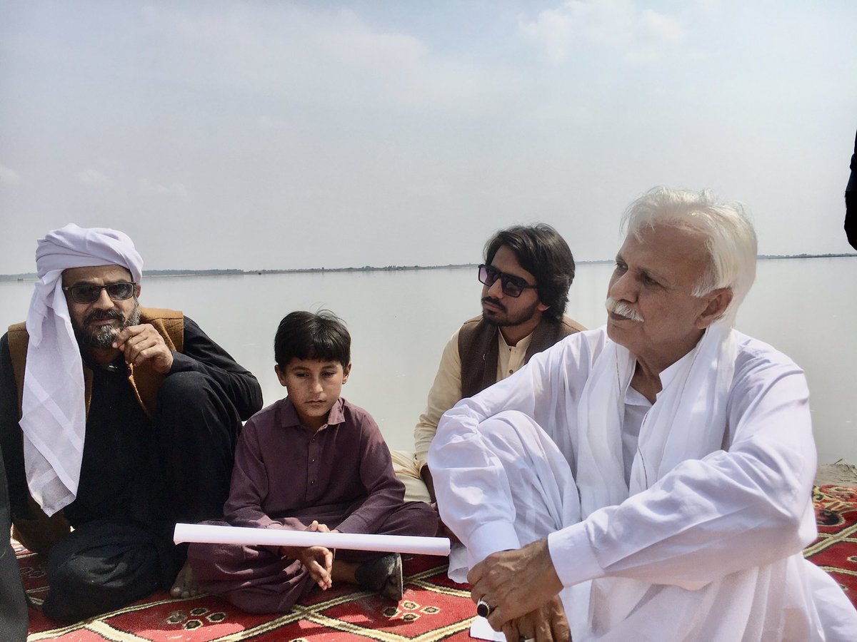amjadmehdi17's tweet image. Yesterday we gathered at Indus riverbank in DIK to present flowers to Sindhu Saeen. The protest aimed to raise awareness on preserving the river ecosystem &amp;amp; its biota affected by climate change &amp;amp; flawed development. 
#LetTheRiversFlow 
#SaveRiverIndus