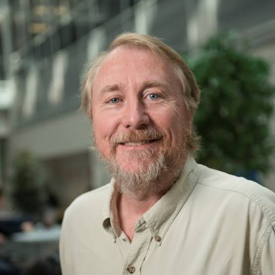 It's time to introduce #PEC2023 plenary speakers!

Honored to have Prof. Richard Lenski @RELenski in #PolishEvolutionaryConference

Since 1988, his studies in bacteria provided insights into dynamics of adaptation, the repeatability of evolution, and the origin of new functions.