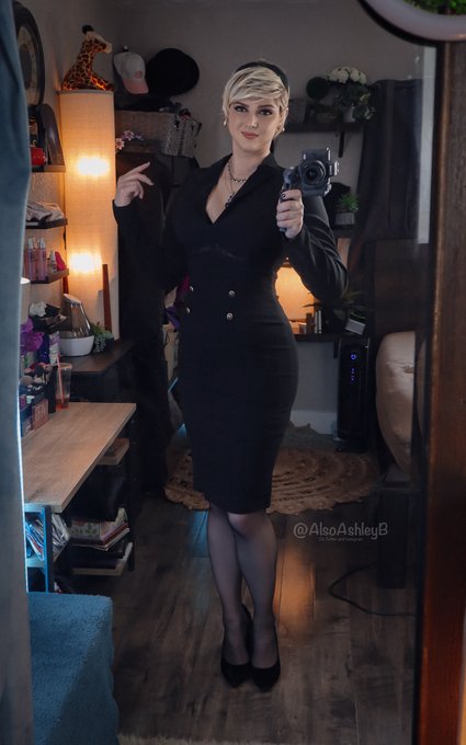 Look at me... I'm your boss now ? https://t.co/GIANHpE5jJ