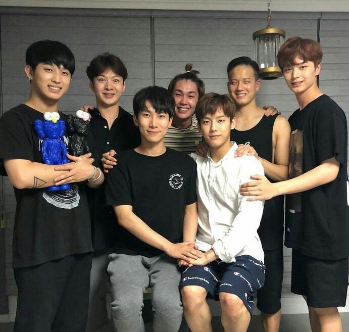 amaze__melody's tweet photo. 6 in our eyes                 7 in our hearts

FOREVER  AND ALWAYS WITH BTOB
#11YearsToForeverWithBTOB
#비투비_11주년_예지앞사
@OFFICIALBTOB https://t.co/5gLuI7M1mN