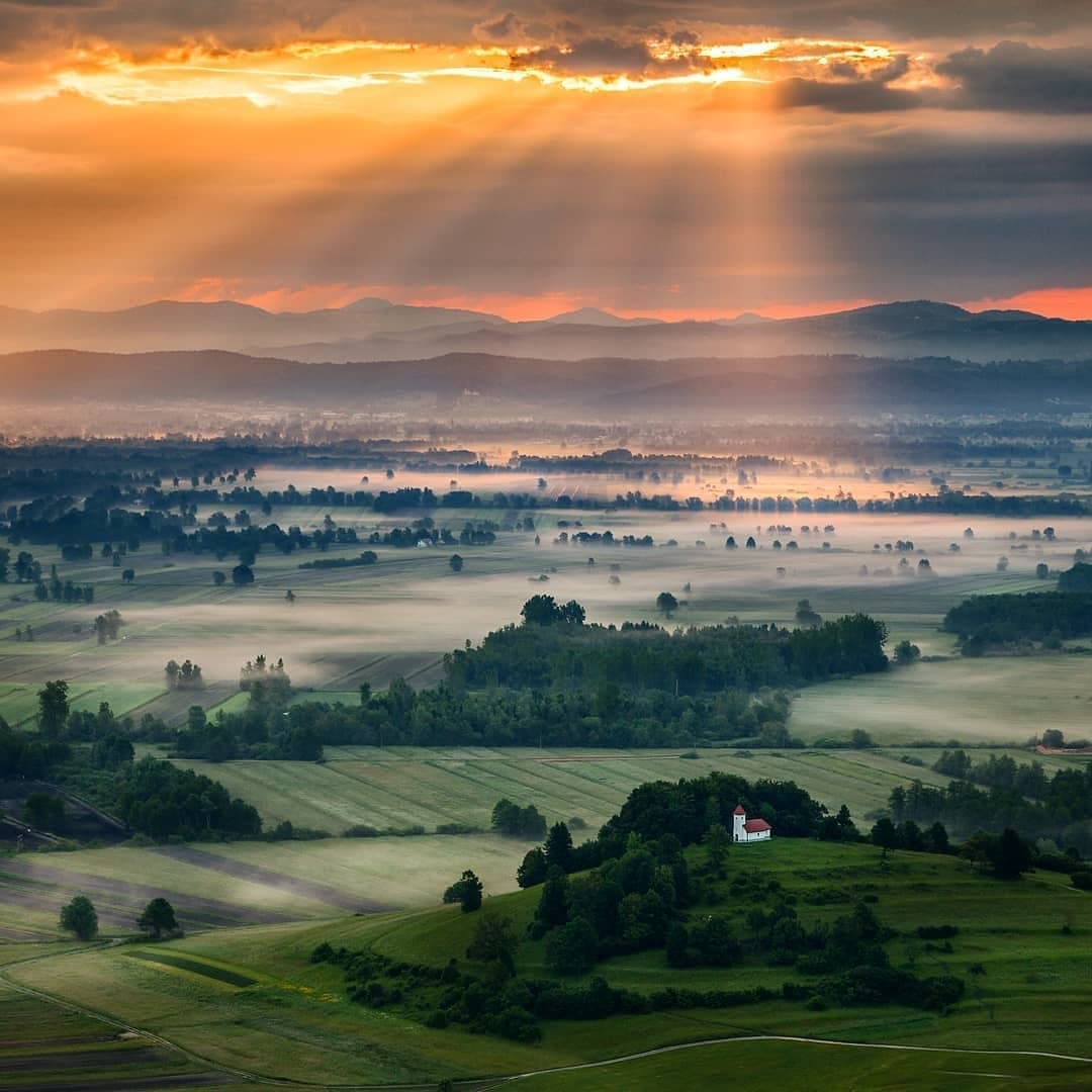 Spring sky over the Ljubljana Marshes, #Slovenia 📸 Piotr Skrzypiec #ifeelsLOVEnia